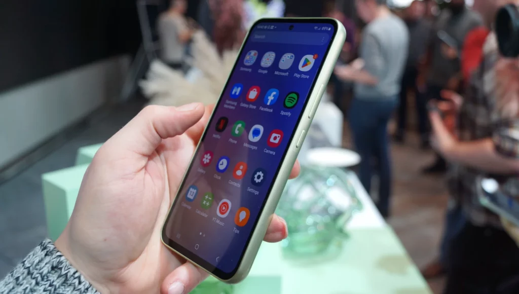 Galaxy A54 vai receber atualizacao estavel do Android 14